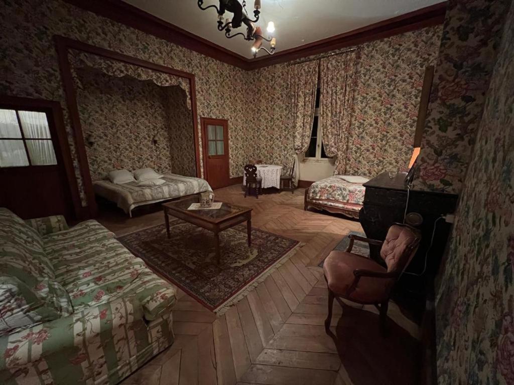 Chateau De Busset Esterno foto