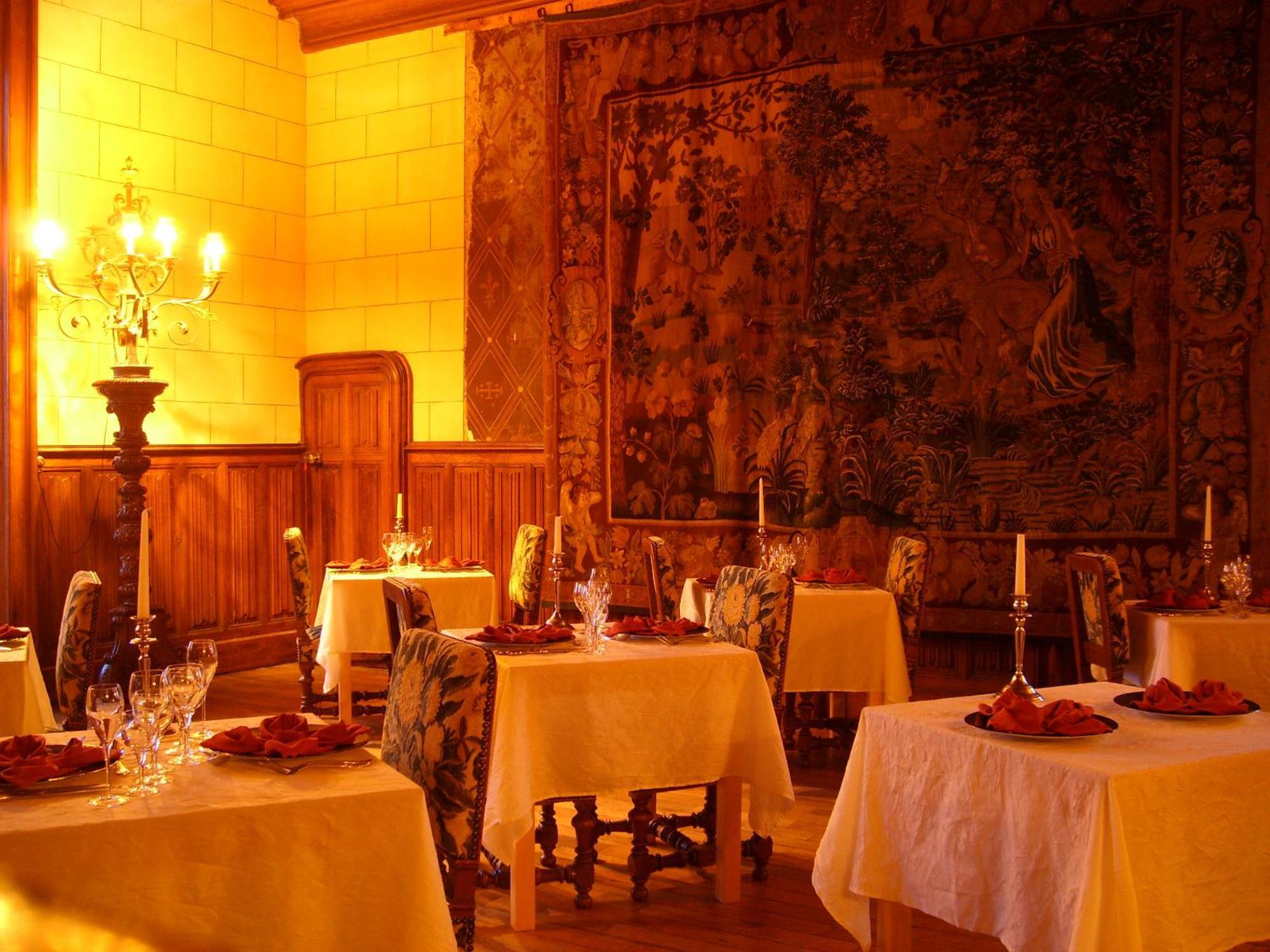 Chateau De Busset Esterno foto